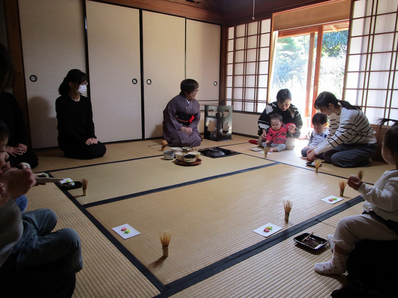お茶を点てている様子