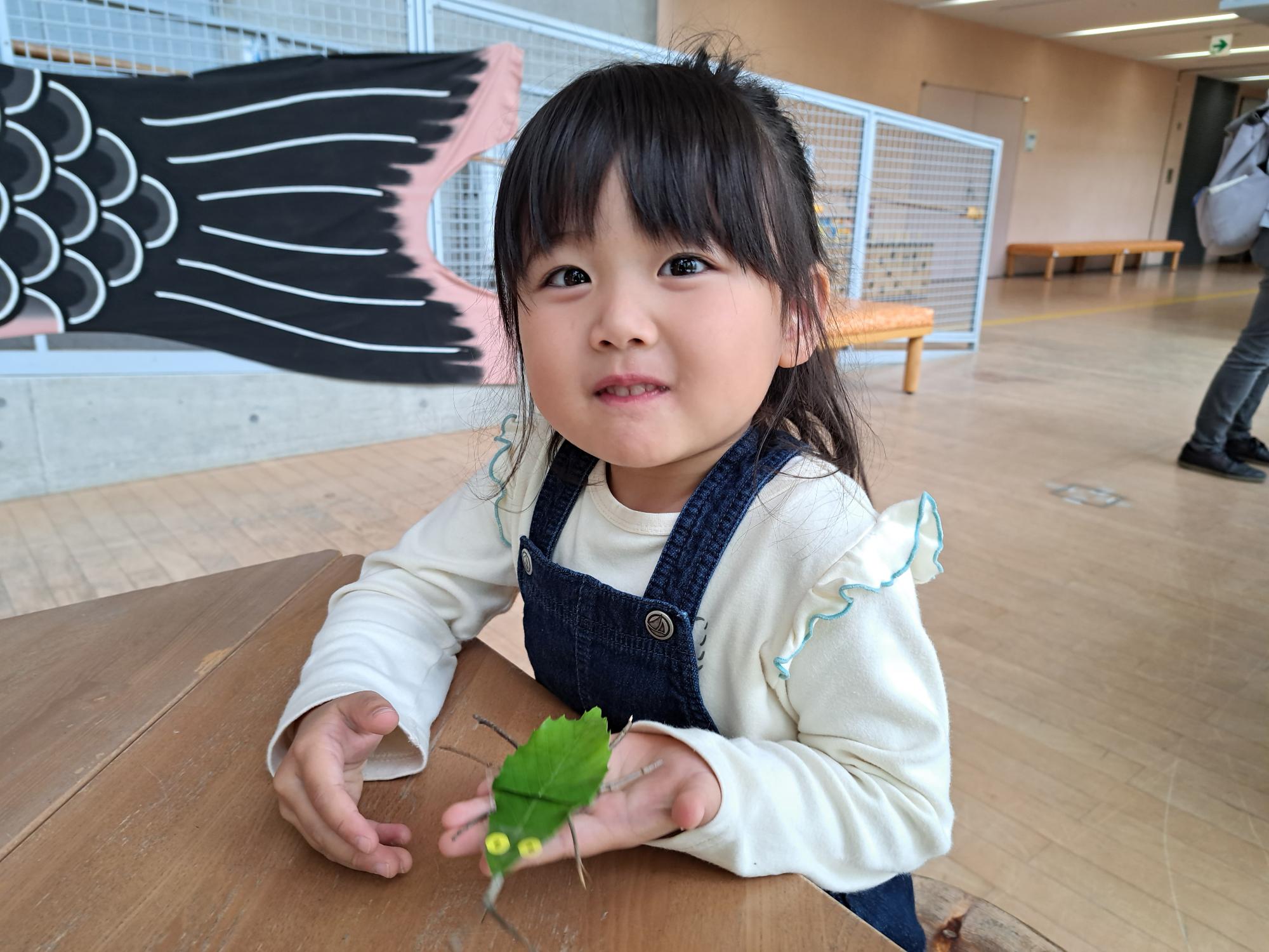 (イメージ)葉っぱのむしさんをつくろう