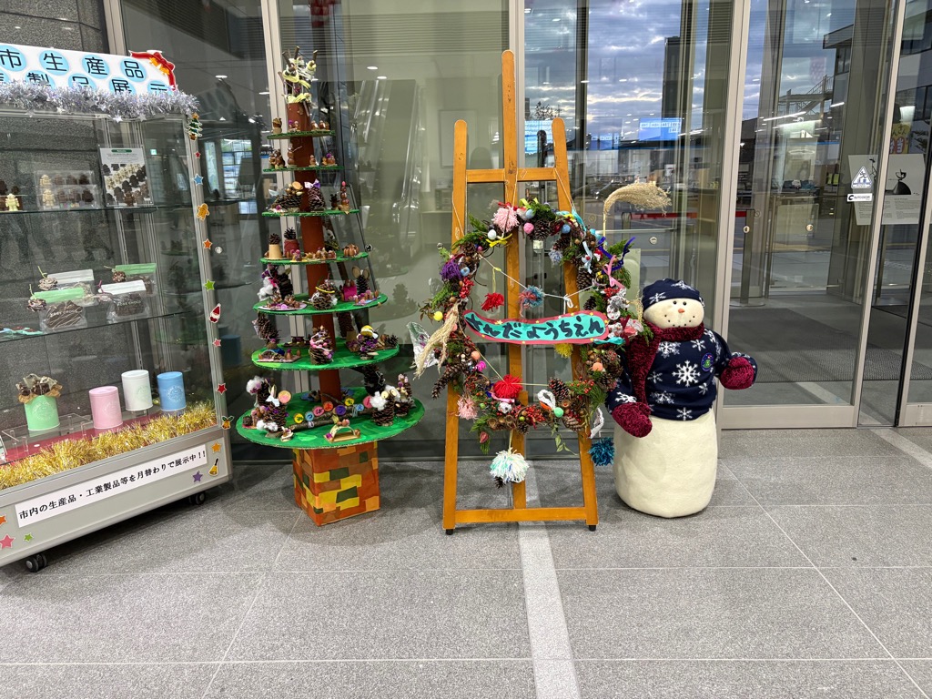 子ども作品展(市役所1)