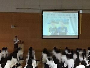 す
