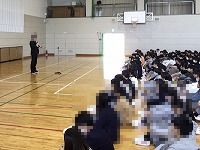 せ