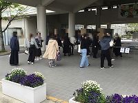 う