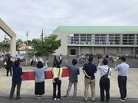 し
