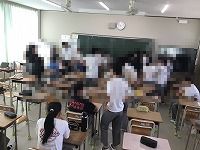 と