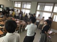 と