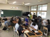 と