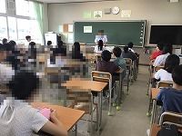 と