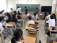 と