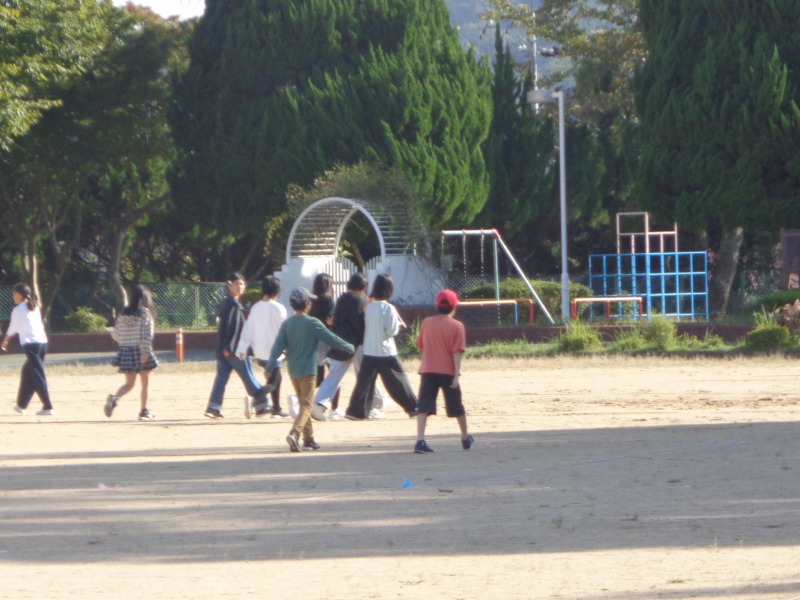 20251007tsutsuji6nenaisyoukouryu3