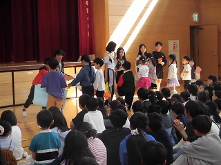 20260423gakuensyou1nenwomukaerukaipurezennto
