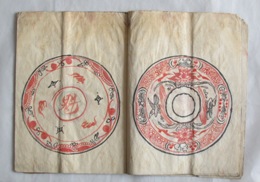 赤と黒の筆で特徴的な模様のデザインが書き留められている「呉州赤絵下絵帳」の写真
