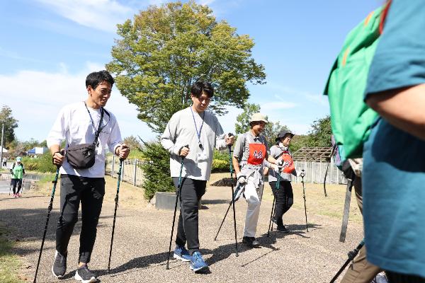 ノルディック・ウォーキング参加者の写真