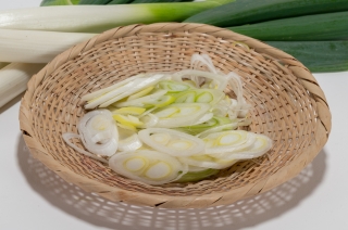 三田を代表する野菜のひとつ白ネギと青ネギの良さを兼ね備えた「極ぶとくん」の写真