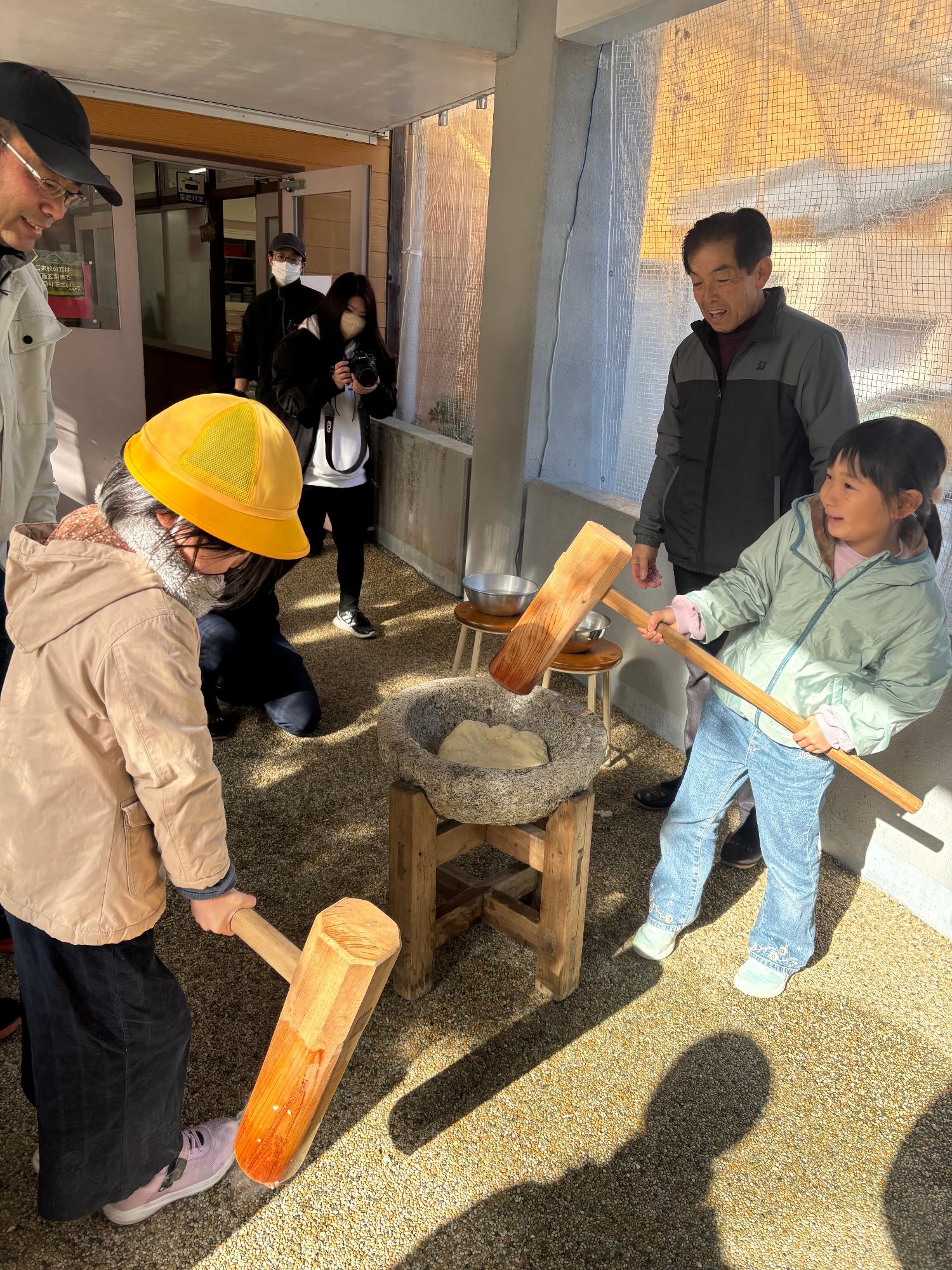 餅つきの様子