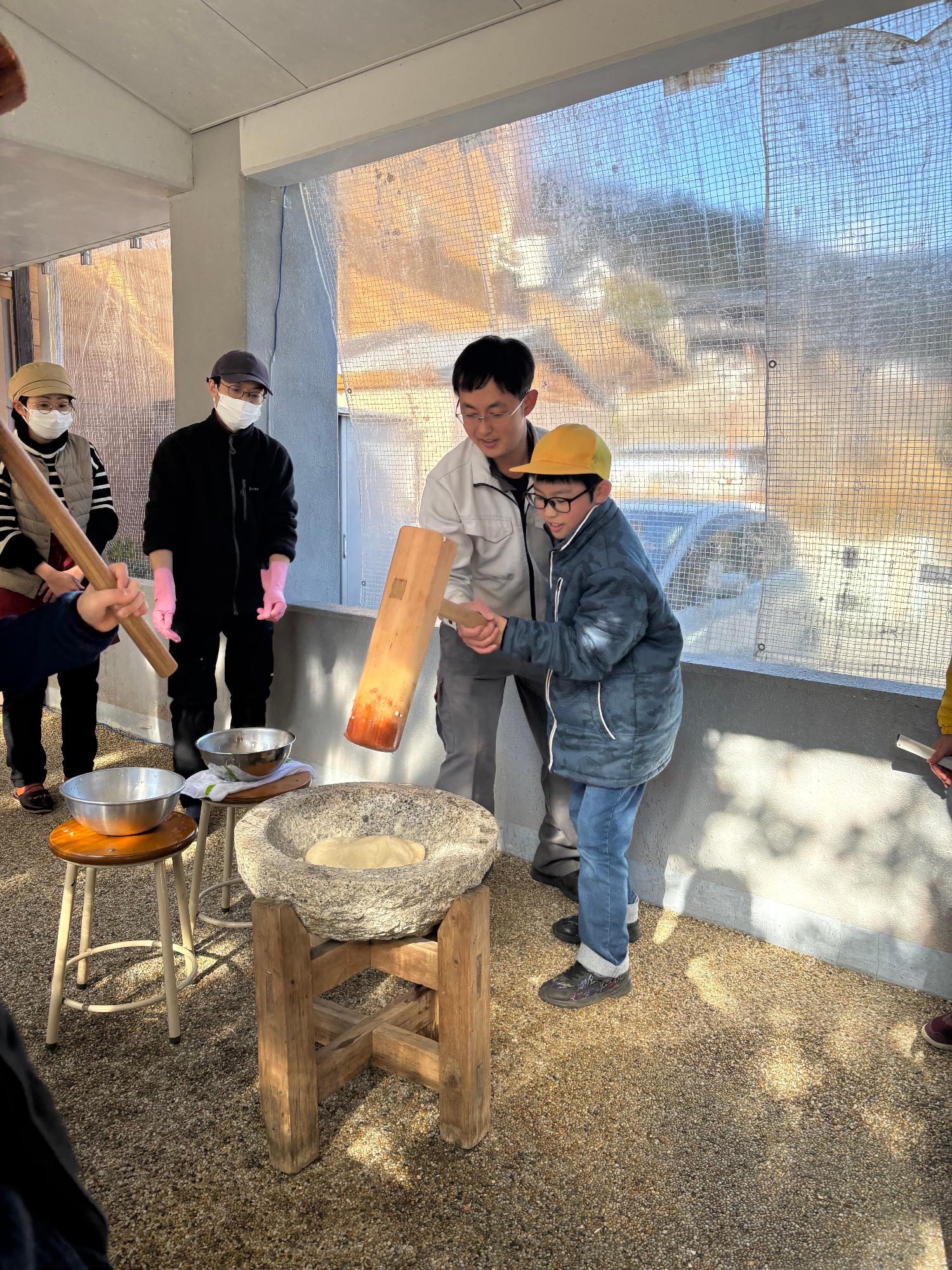 餅つきの様子
