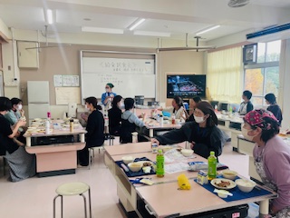 給食実食の様子