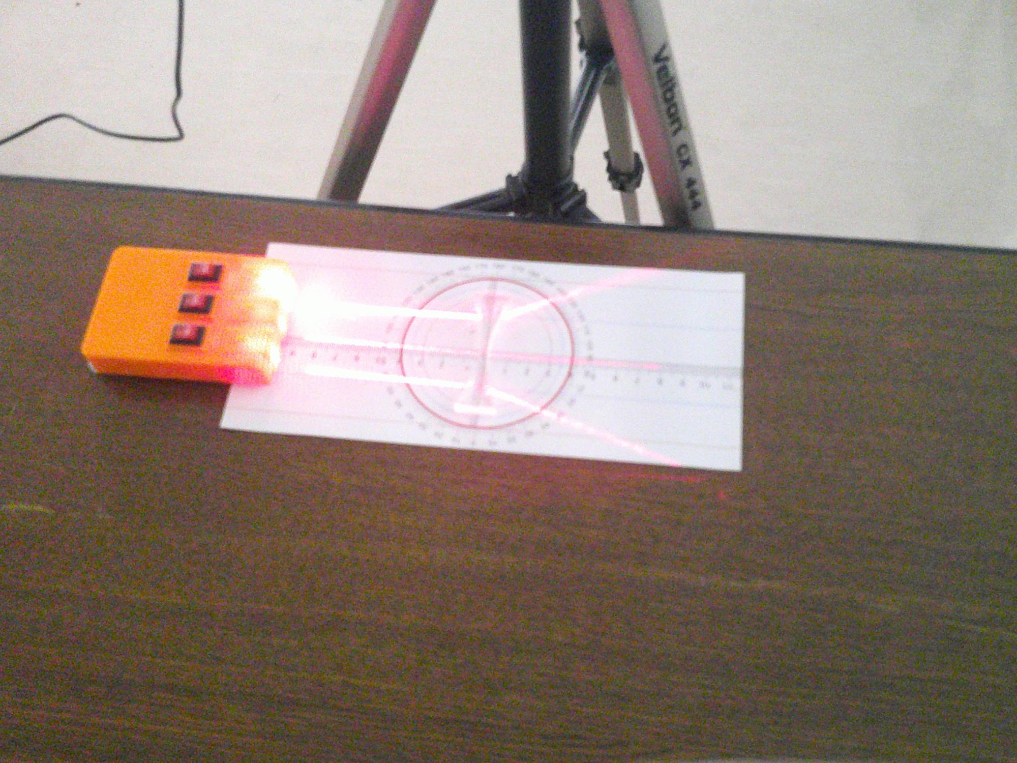 レンズの光の屈折の可視化