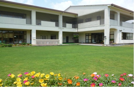 松が丘幼稚園芝生の園庭