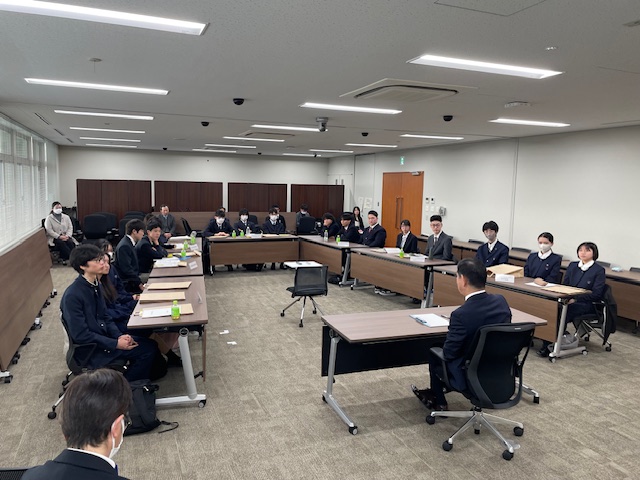 高校生議員とのタウンミーティングの様子