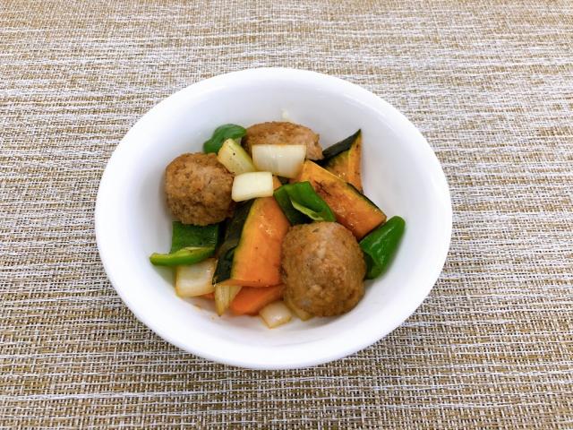 冷凍肉団子と野菜の調理例