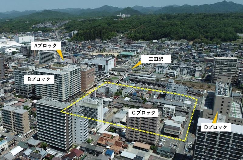三田駅前Cブロックのエリアを黄色く囲んである俯瞰写真