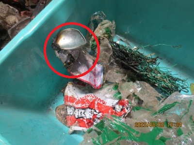 着火した燃料の空き缶