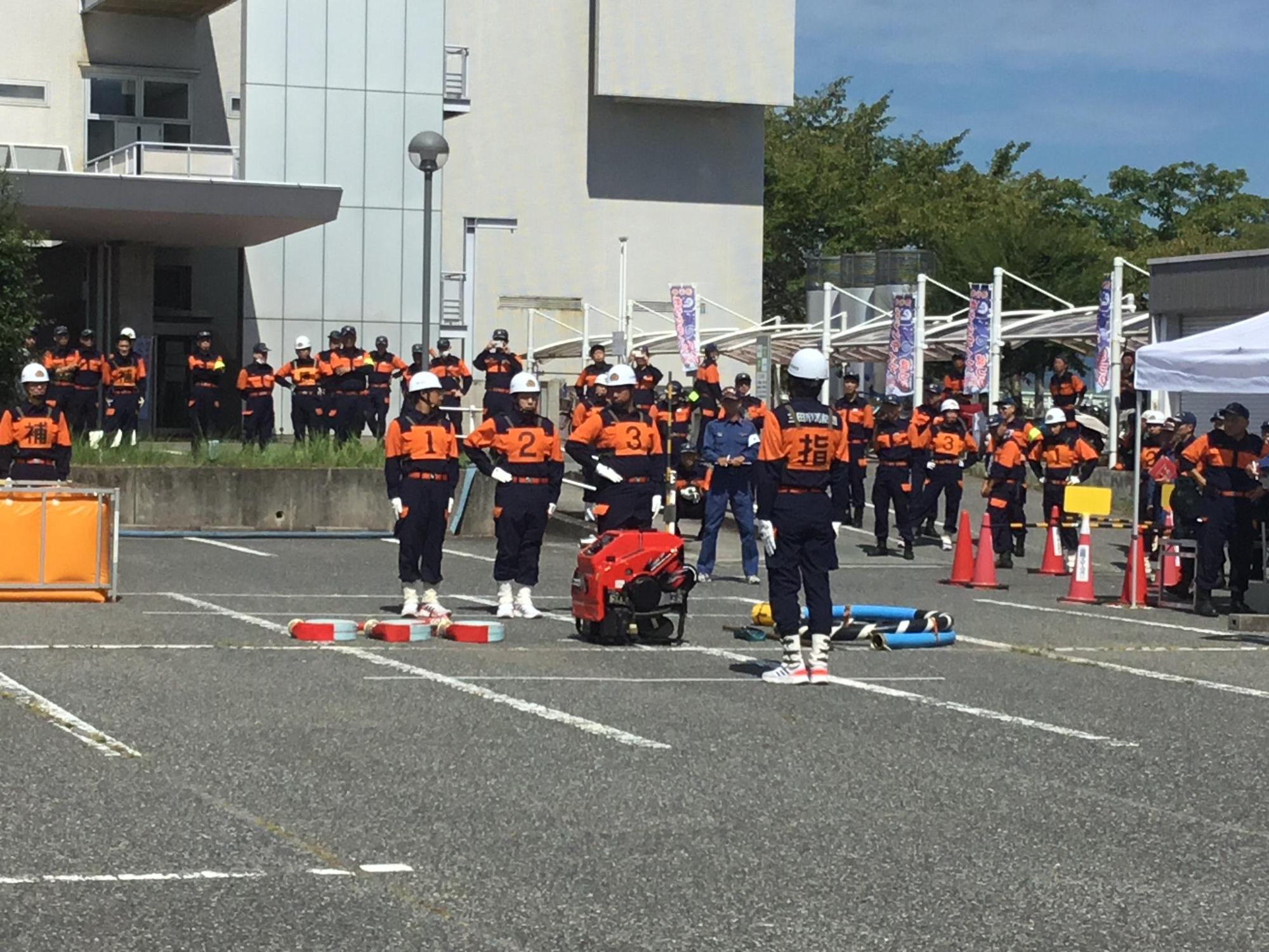 ポンプ操法開始前の整列