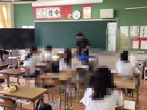 す