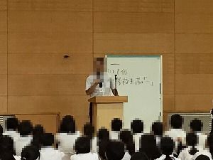 す