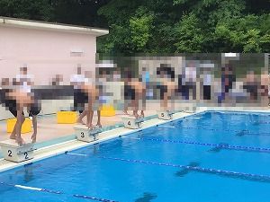 す