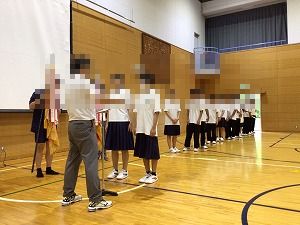つ