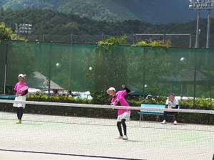 女子ソフトテニス
