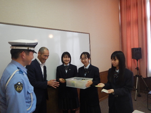 ぶじかえる贈呈式