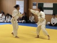 じ