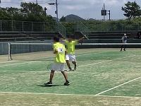 て