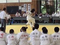 じ
