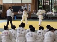 じ