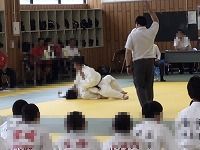 じ