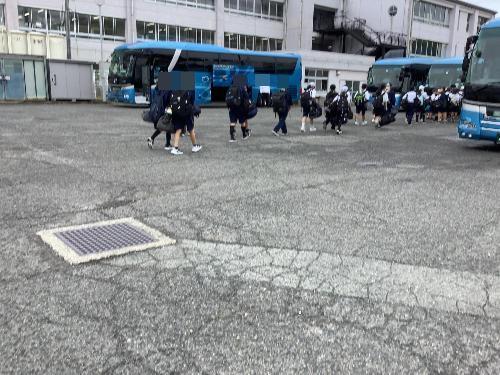 バスに乗車して出発です。