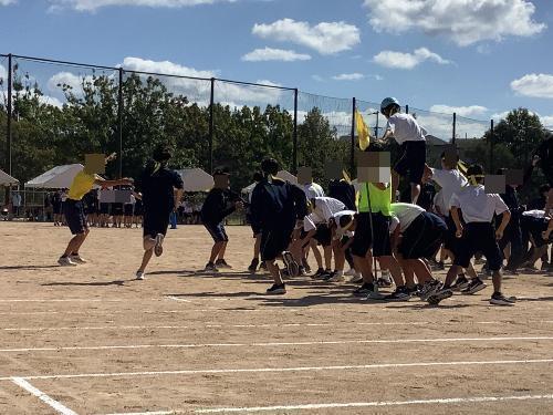 2学年種目「つなげ!友情の架け橋!」