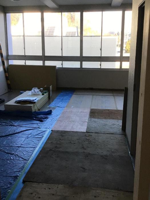 2年6組前フロア