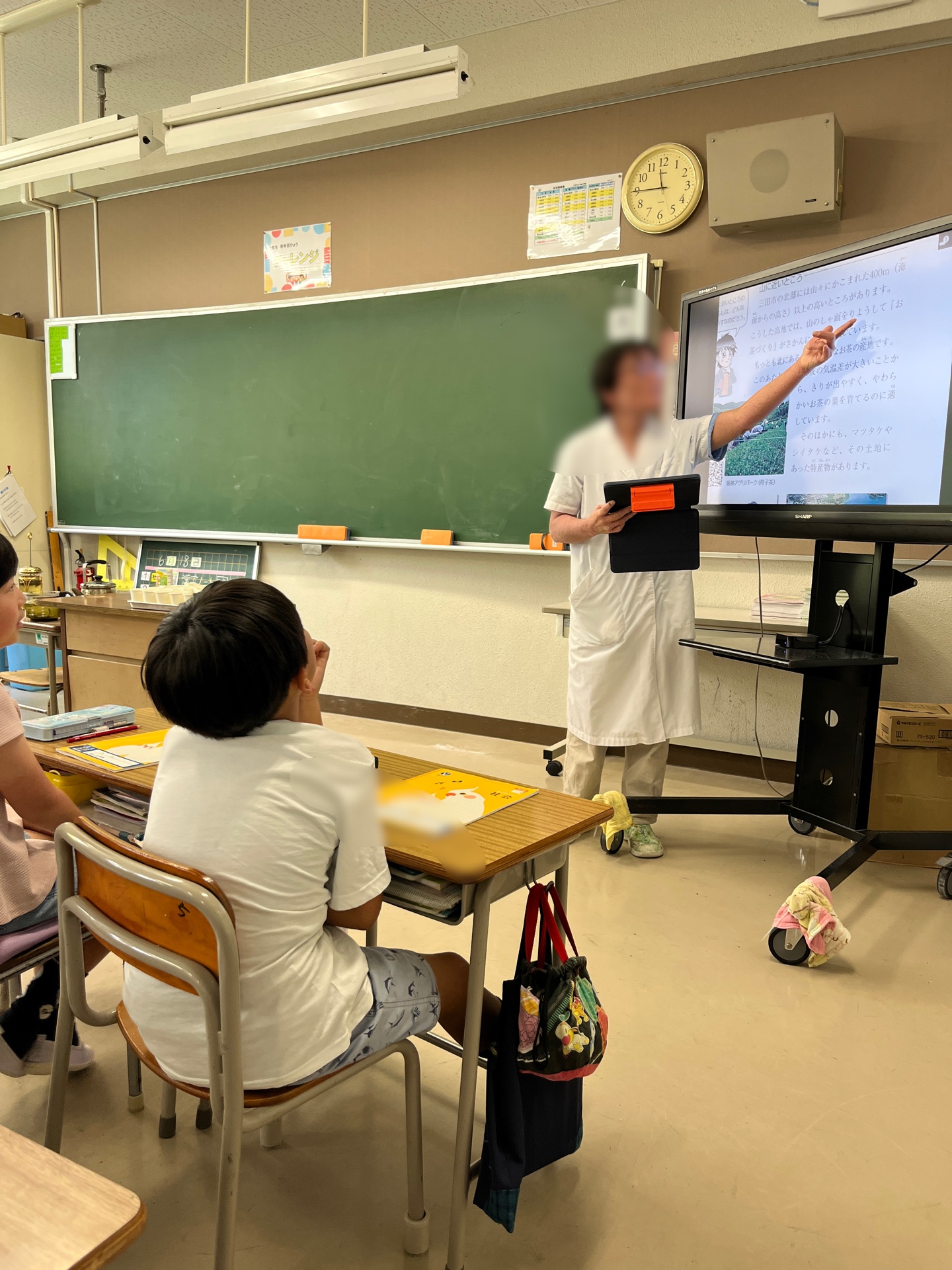 母子の秘密を学んでる