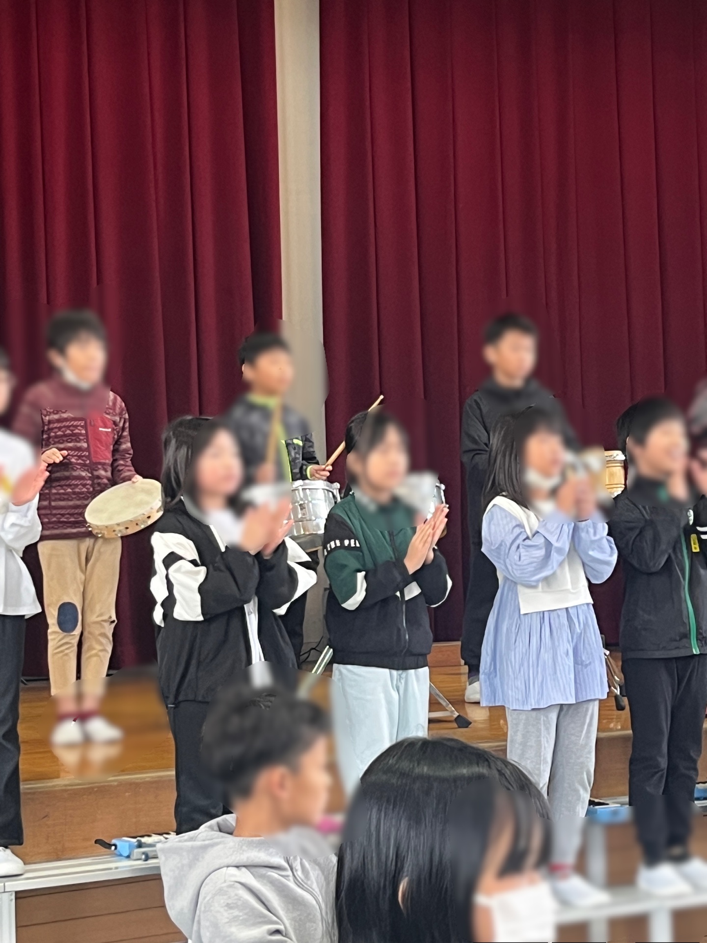 曲の合間の手拍子の部分