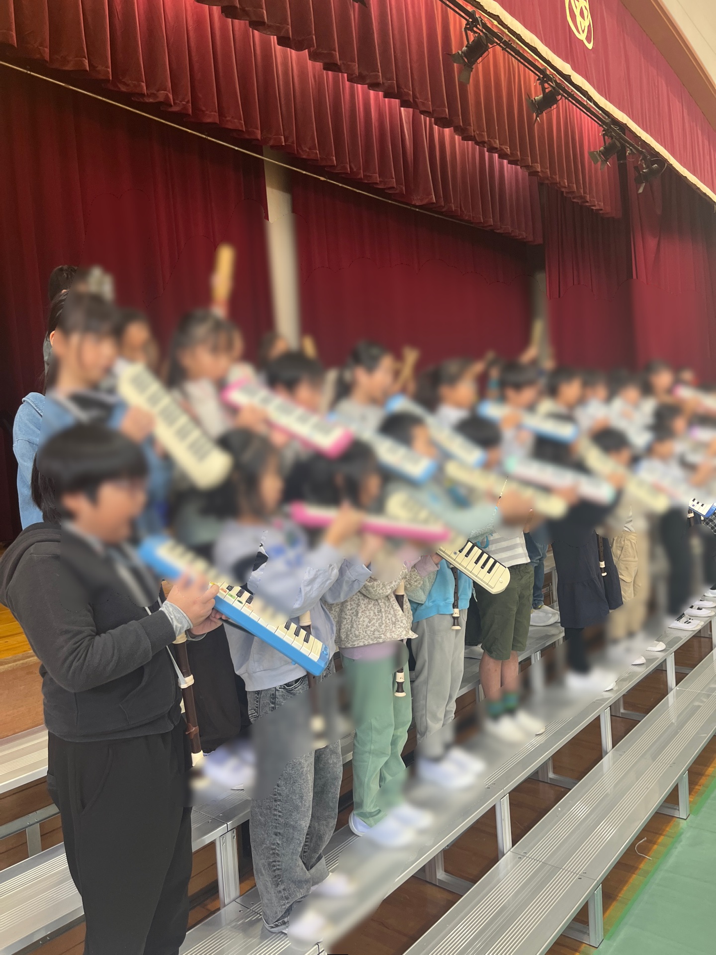 しっかりと指揮を見てる