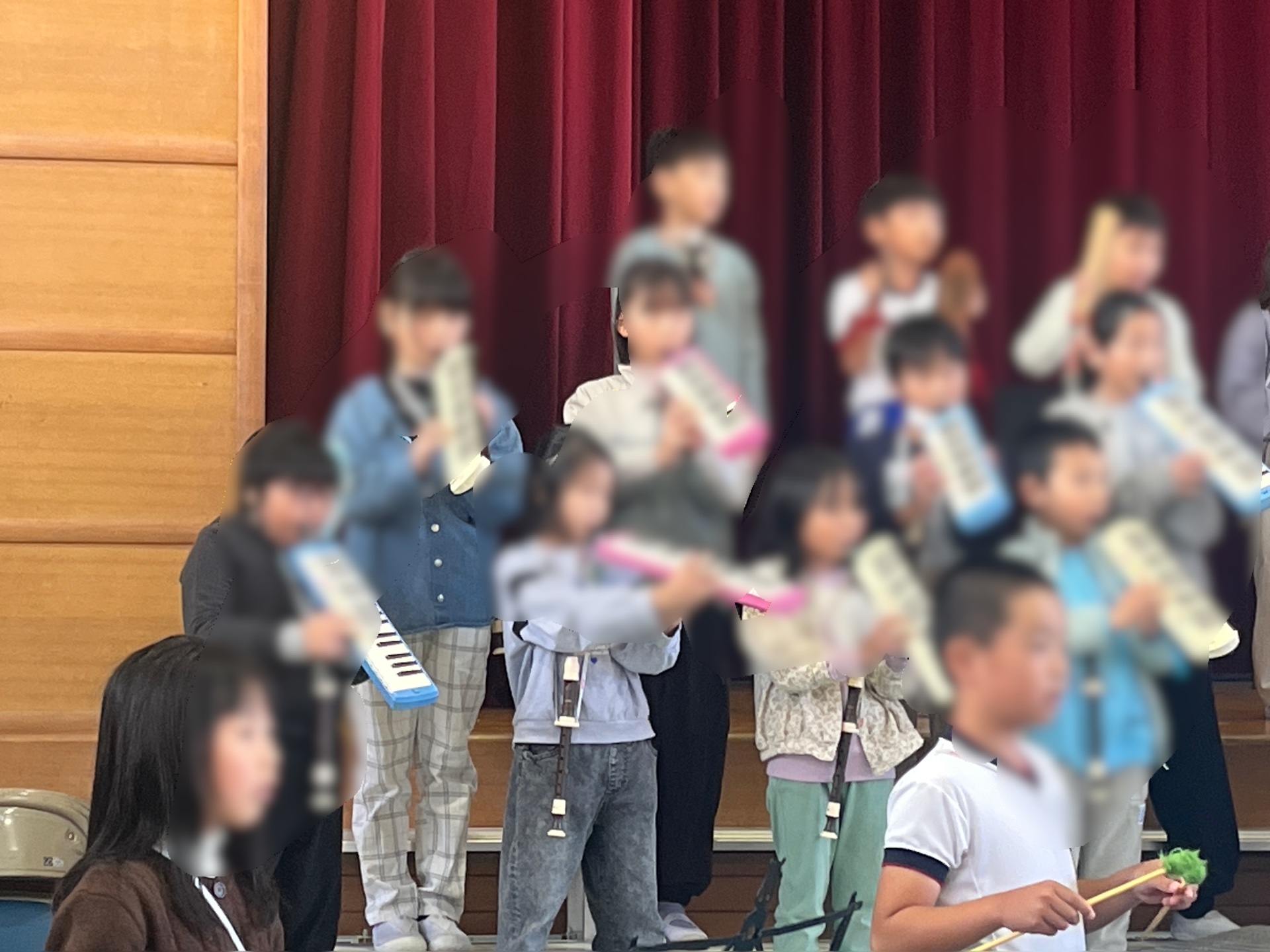 この目線の先に指揮者の指先があるんです