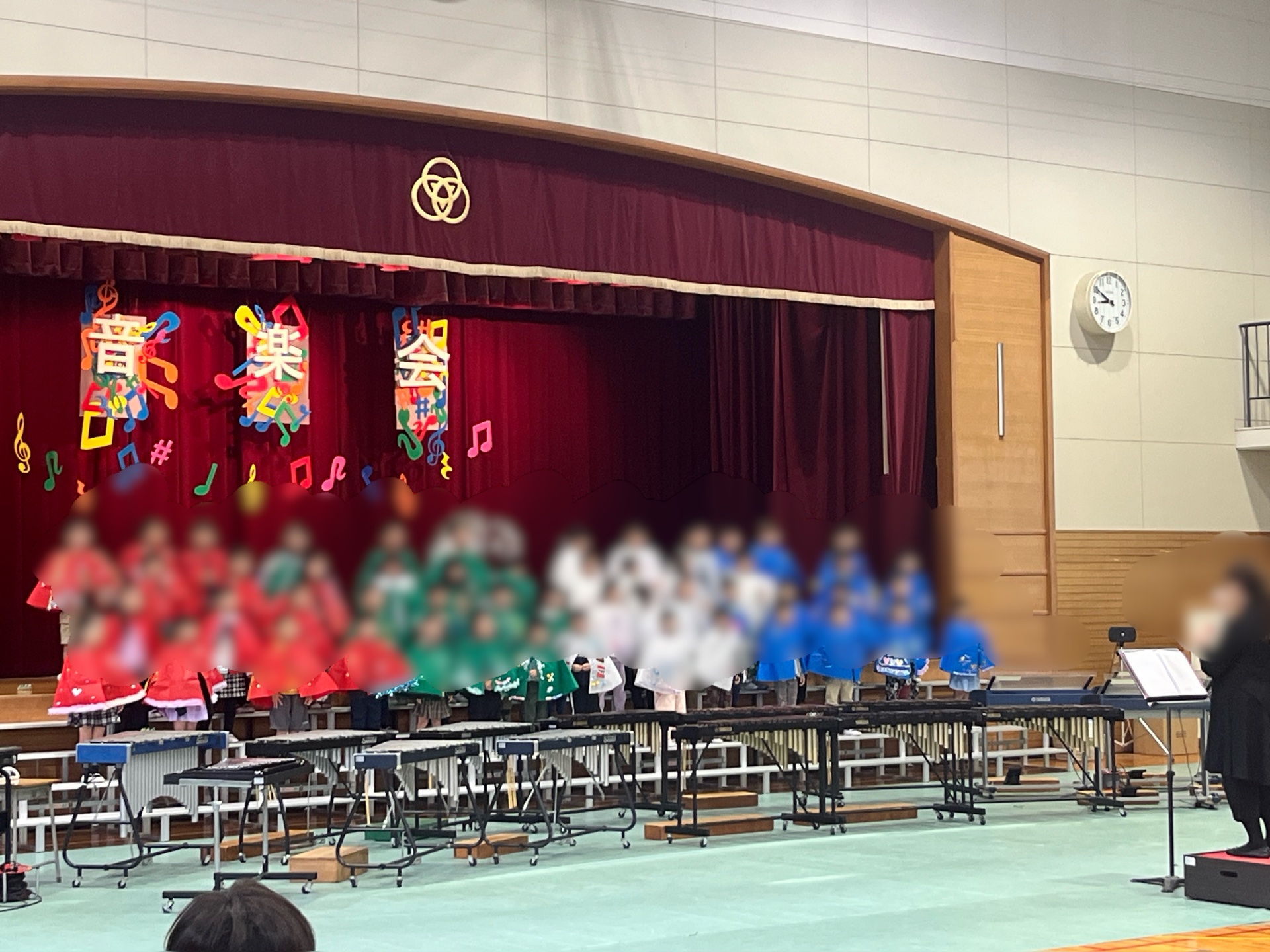 衣装もバッチし1年生