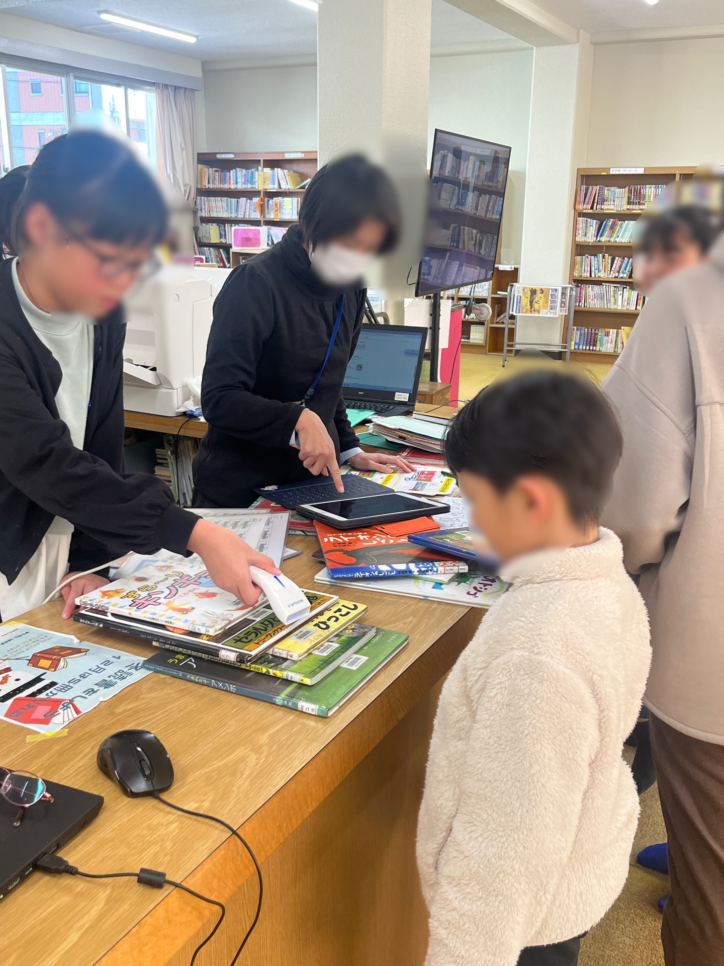 貸し出し手続き中