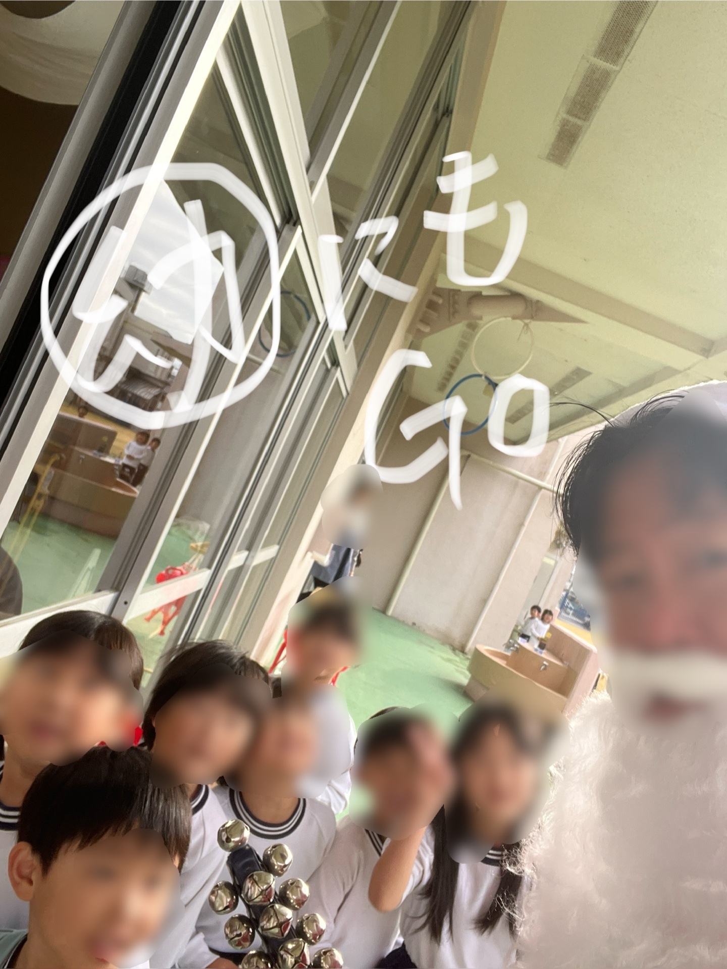 すずをシャンシャン鳴らしながら、幼稚園へGO