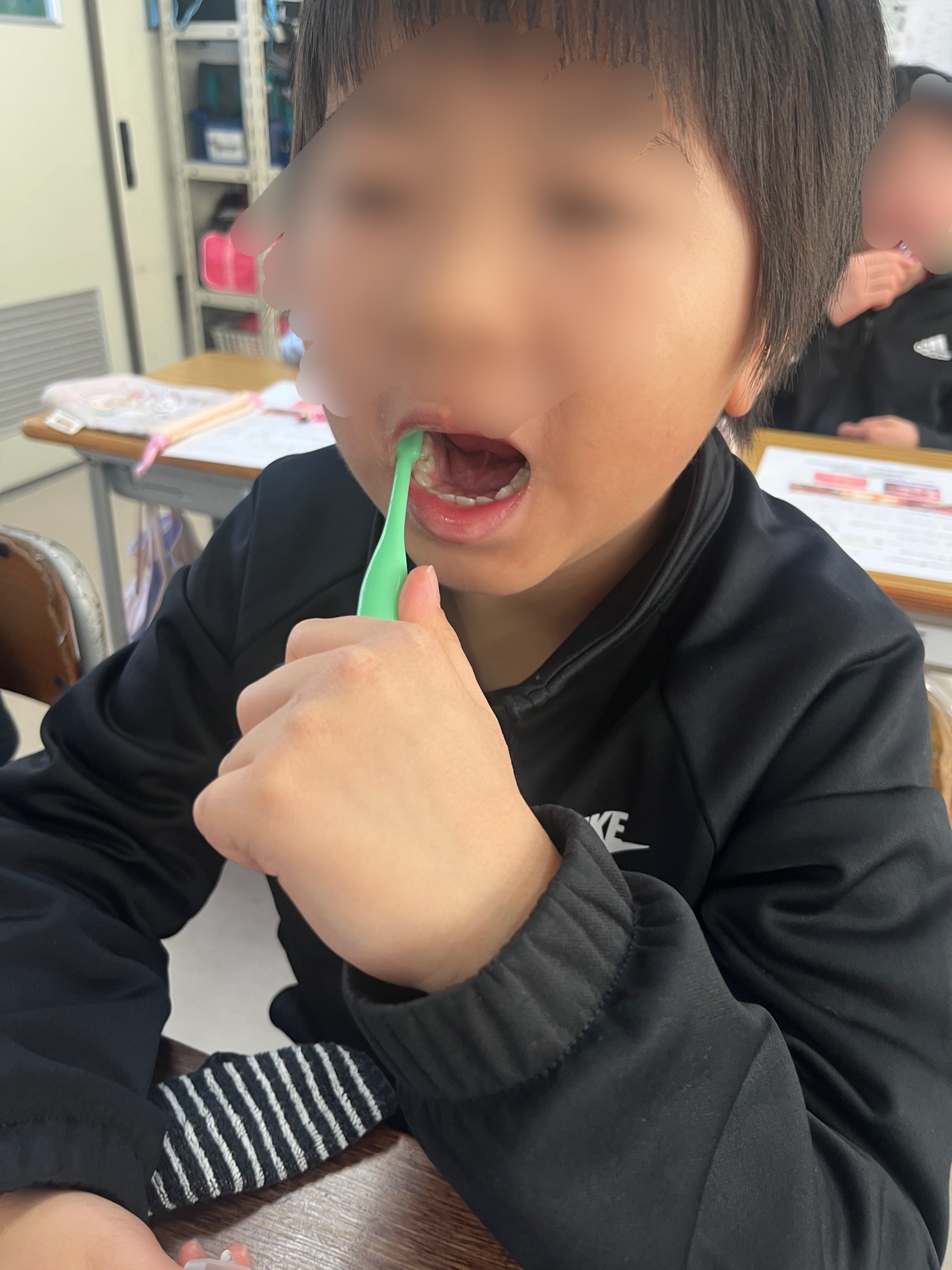 歯磨きしゃこしゃこ