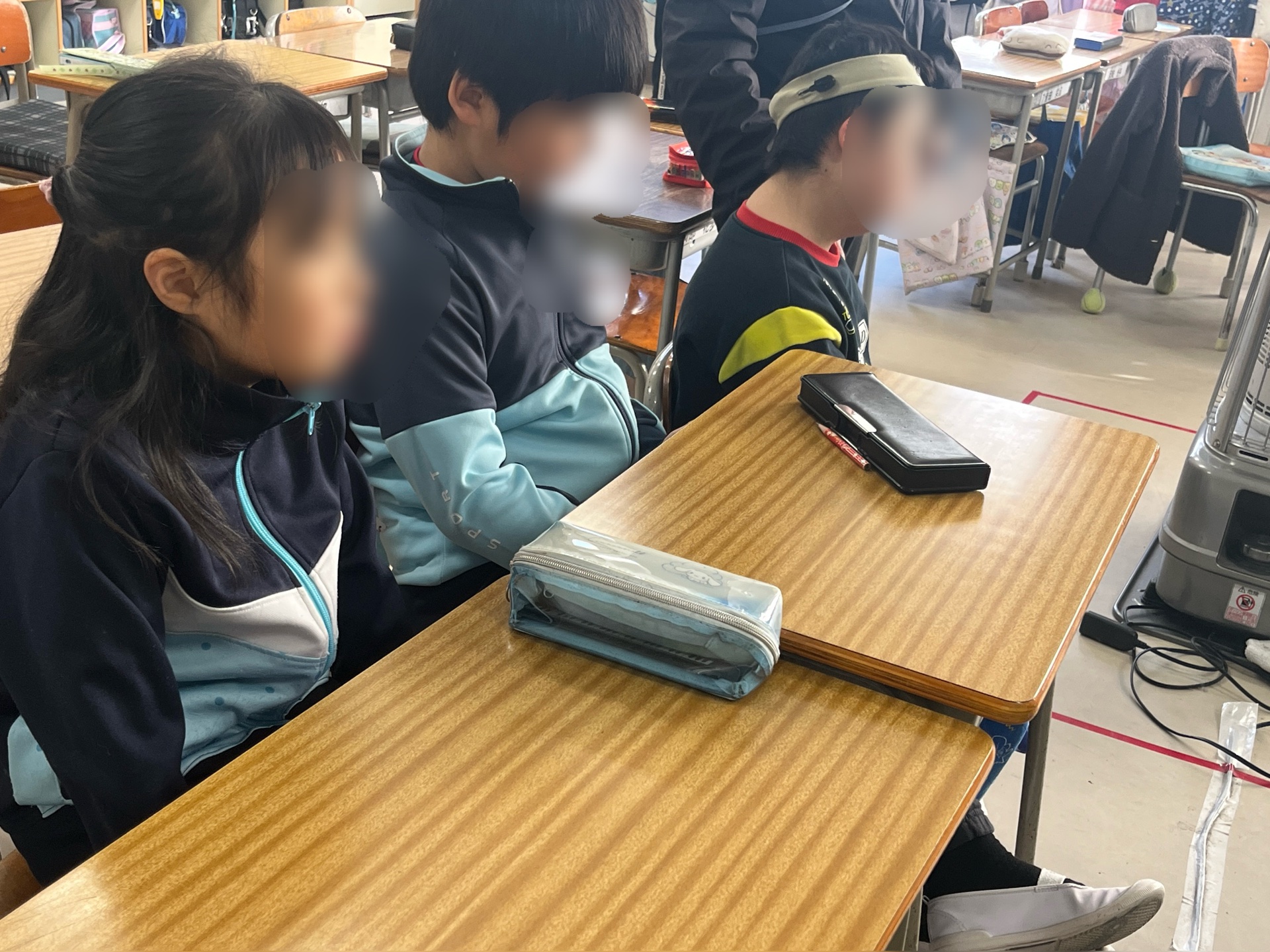 夢中になって聞く姿